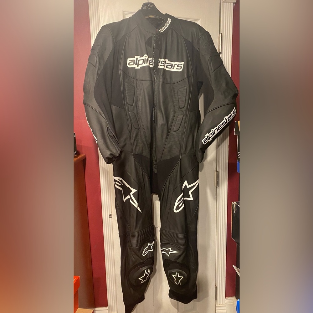Alpinestar Black leather suit carver size 48 /XXL Mens